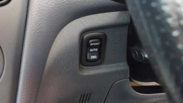 サイバー4WDシステムのスイッチと装着位置