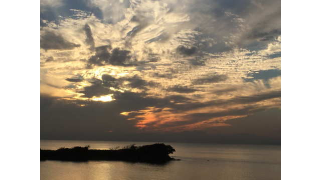 日が沈みかけている景色