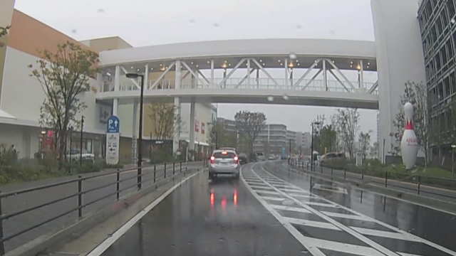 北駐車場と本館の連絡橋