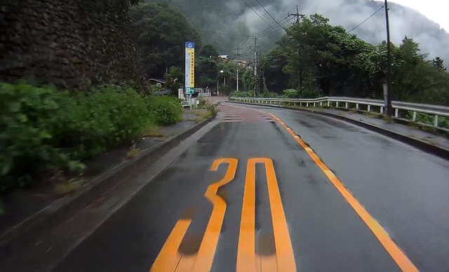 奥多摩方向からの目印