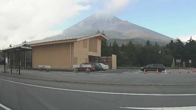 森の駅 富士山と本物の富士山