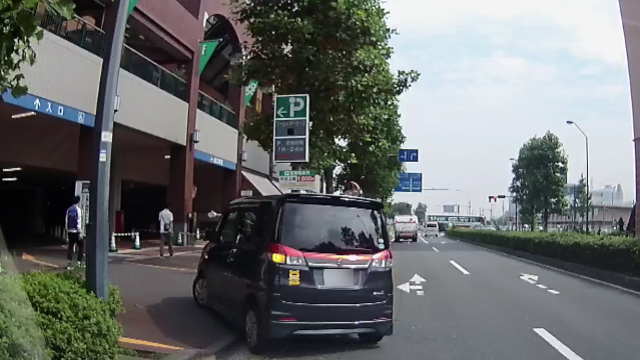 横浜ワールドポーターズの駐車場出入り口