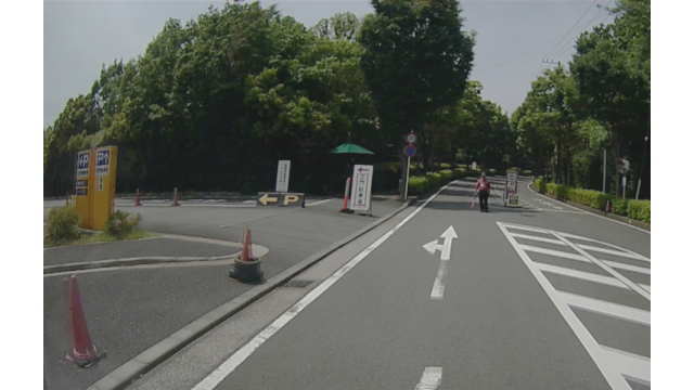 よこはま動物園の駐車場入り口