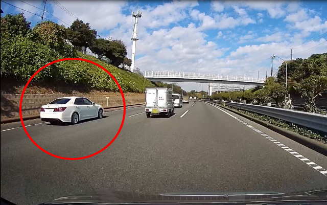 クラウンの覆面パトカー